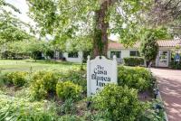 Casa Blanca Inn & Suites