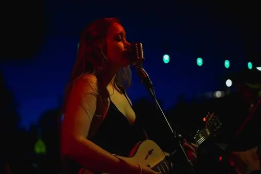 Kyndra Lee Performing